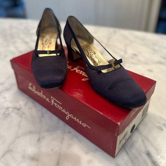 SALVATORE FERRAGAMO Navy Satin Shoes - Women’s SIZE 7.5 - Picture 1 of 13